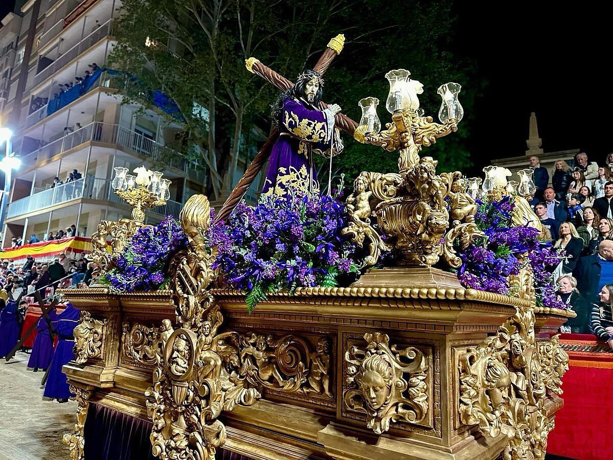 Trono del Santísimo Cristo del Perdón en la procesión del Jueves Santo de Lorca