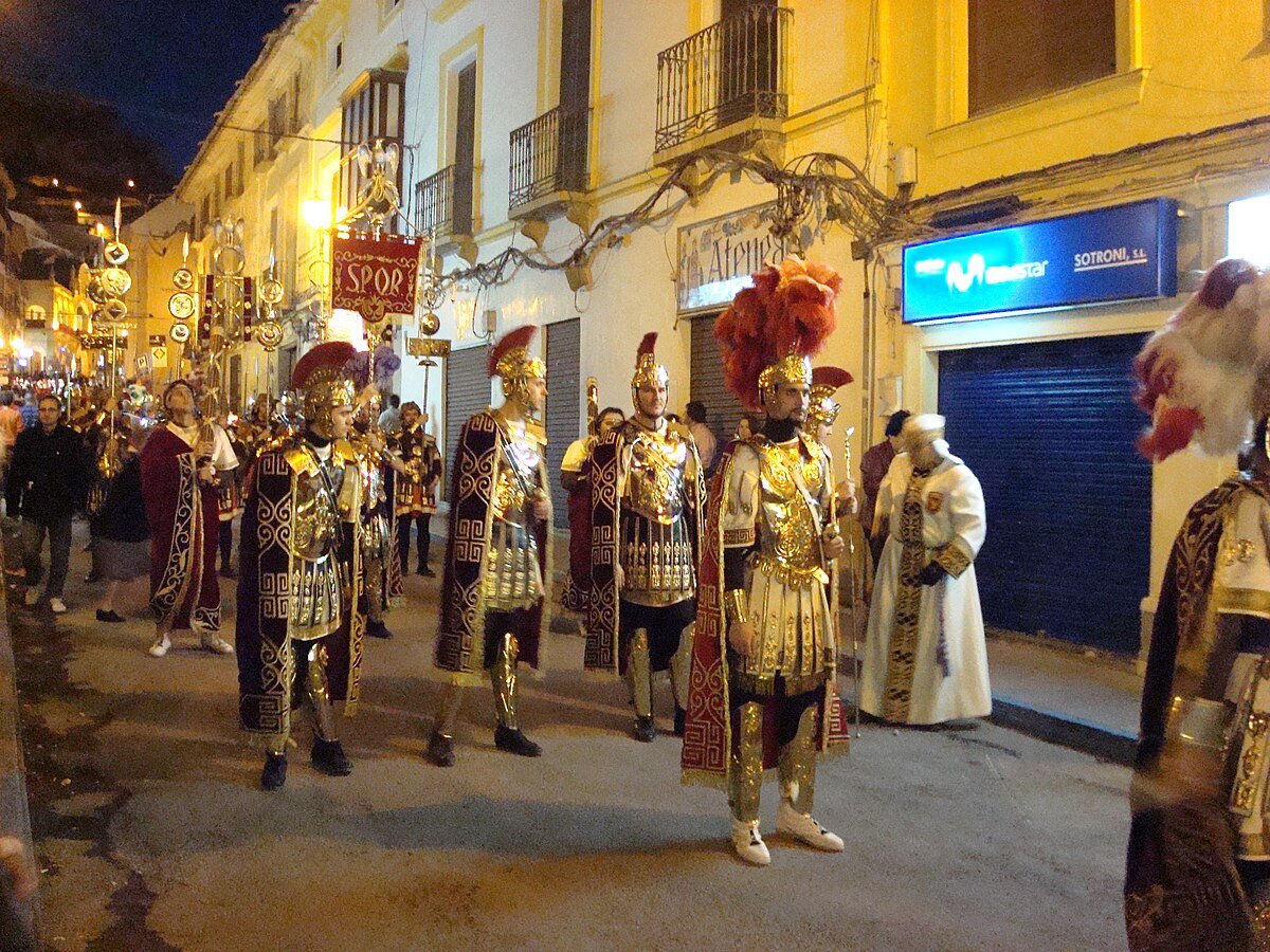 Legionarios del Paso Blanco desfilando en la Semana Santa de Lorca